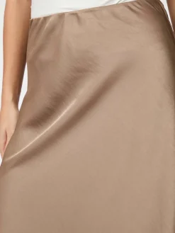 Rok Bovary Bruin
