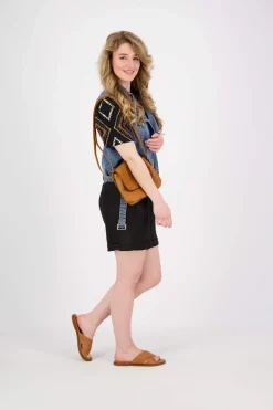 Short Leonie Zwart