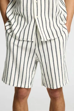 Short Regal Wit