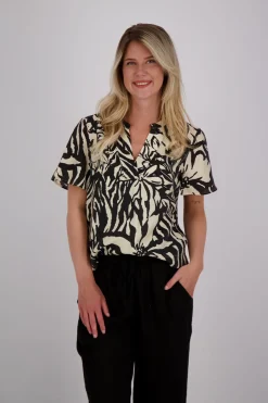 Top Karina Bruin